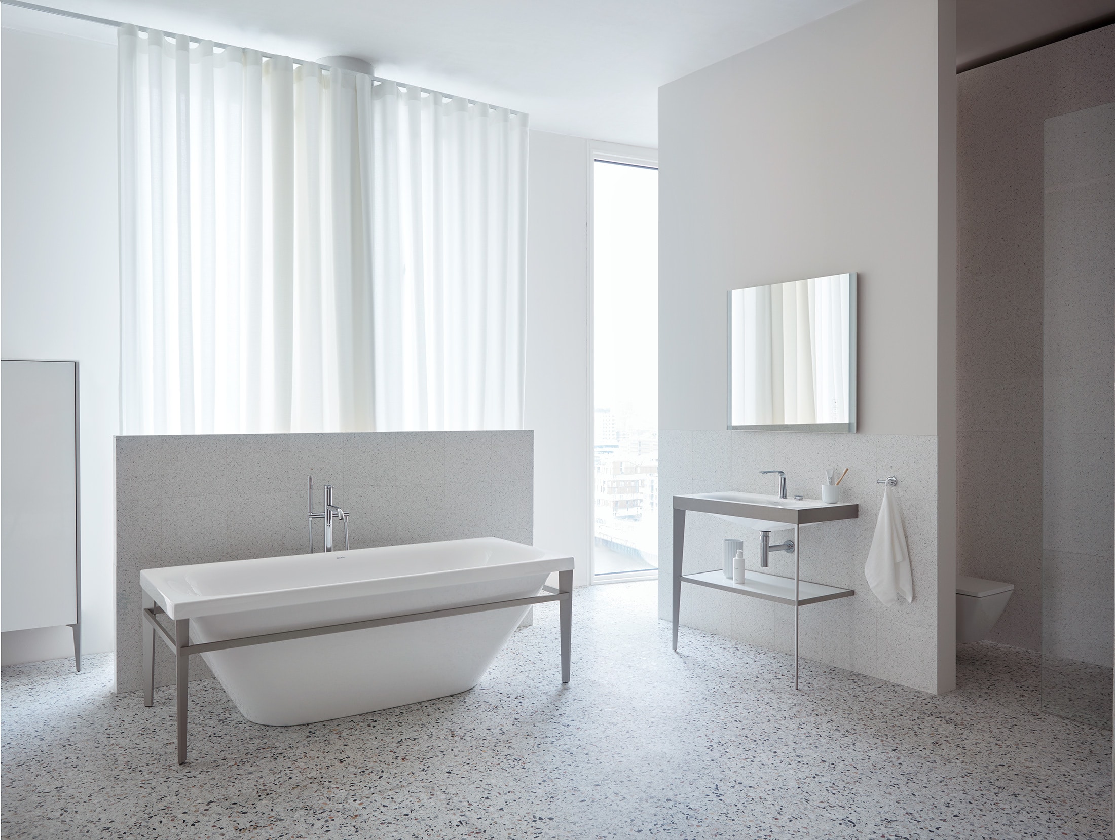 Duravit_Viu_XViu_bathtub_c-bonded_toilet_interior